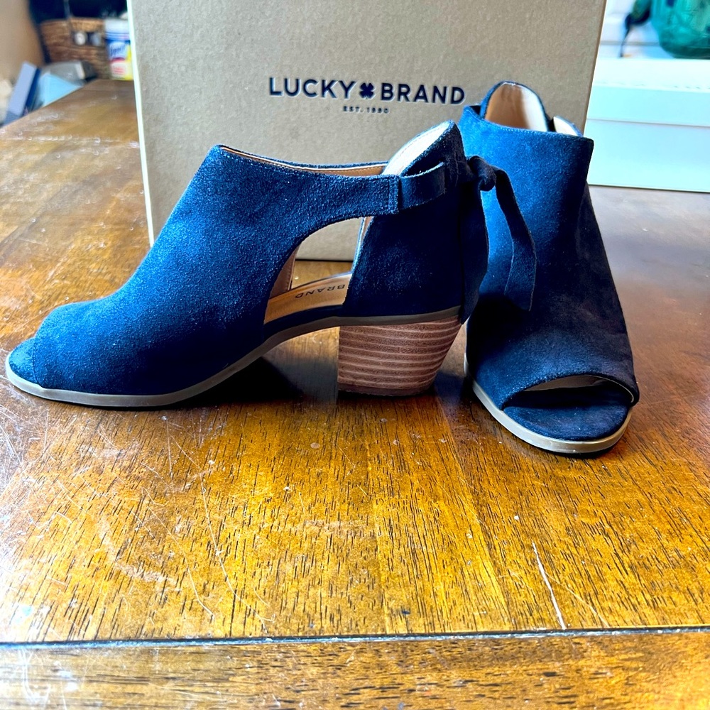 8.5 Moroccan Blue Cow Split Suede Lucky Brand Sandal